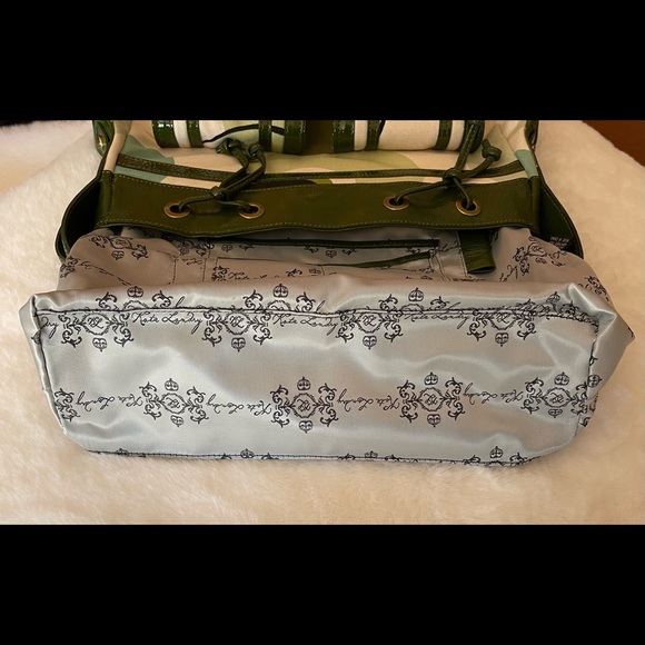 Fun 60’s Vibe Kate Landry Green and Cream Bag with Lots of Pockets - Picture 15 of 15